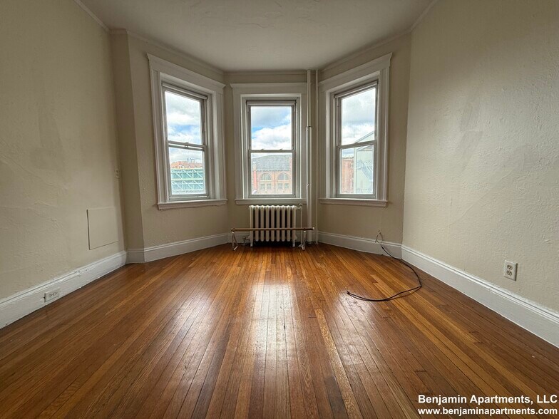 Building Photo - 1167 Boylston St