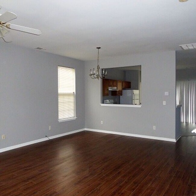 Building Photo - 3BR/2.5BA Townhome in Cobblestone Cove, Move In Ready - Paint and Flooring is new