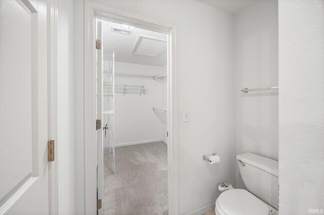 Building Photo - 987 Marwyck St