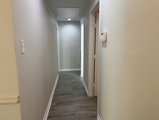 Building Photo - 12800 Briar Forest Dr