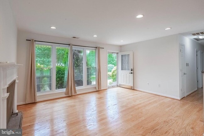 Building Photo - 5008 Treetop Ln