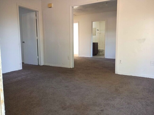 Building Photo - 705 S Van Buren St