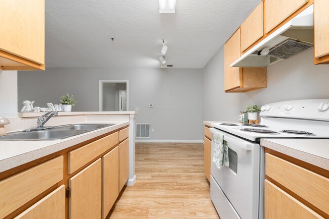 Building Photo - 2 Bedroom 2 bathroom  Condominium.