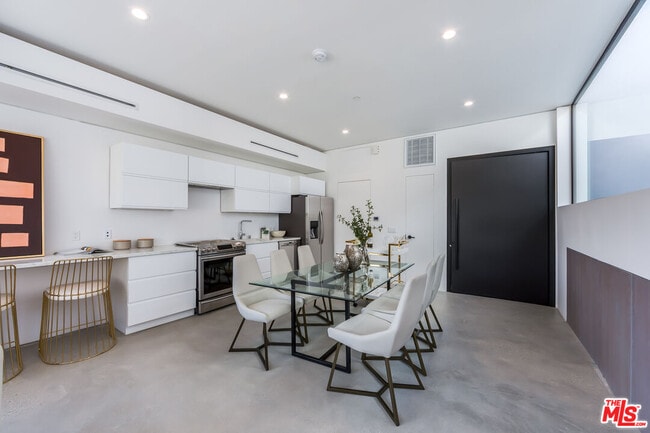 Building Photo - 857 Hilldale Ave