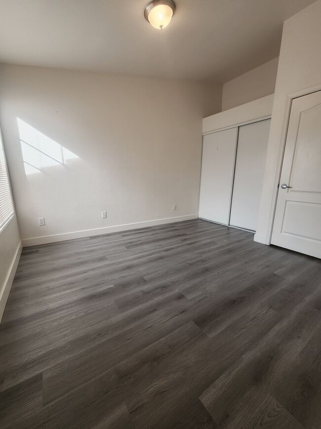 Building Photo - 5264 Island Chain Rd