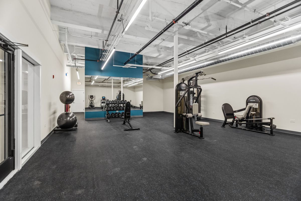 Building Photo - 1453 Maple Ave