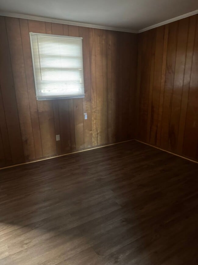 Building Photo - 1124 Erskine Rd