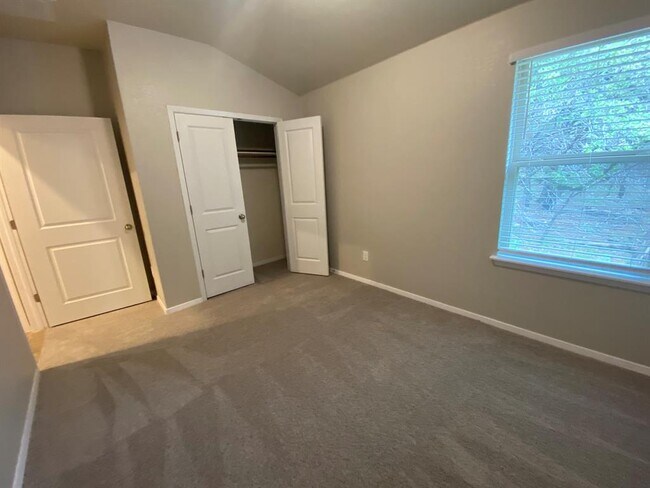 Building Photo - 21607 Surrey Ln