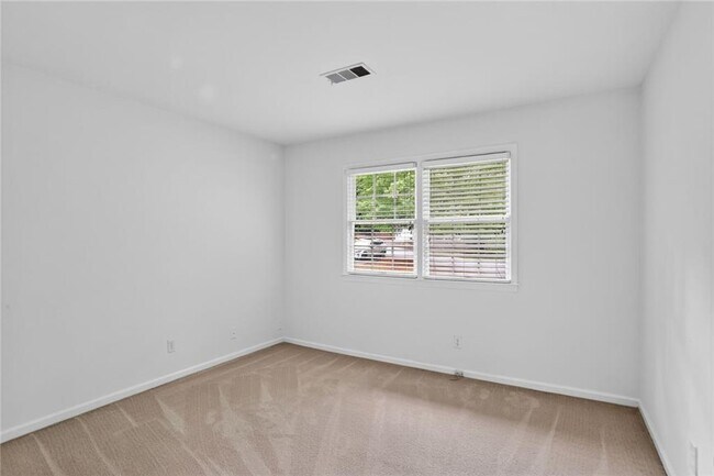 Building Photo - 447 Cove Dr NE