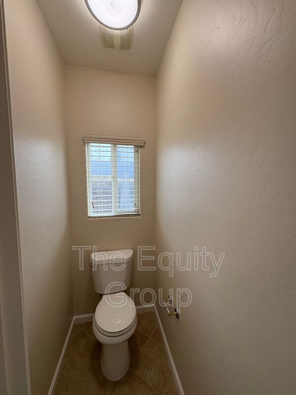 Building Photo - 4911 W Elkhorn Ave