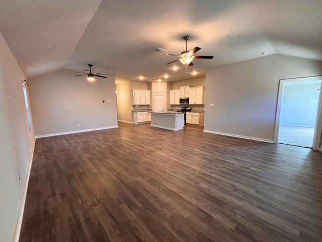 Building Photo - Spacious One Story 3 Bedroom Home with Covered Patio in Converse