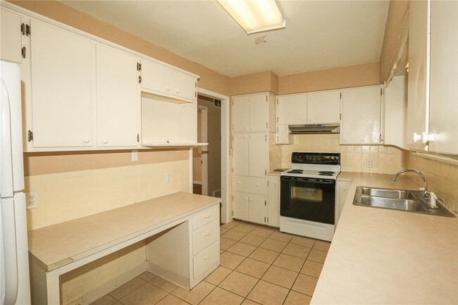 Building Photo - 804 NW 8 St