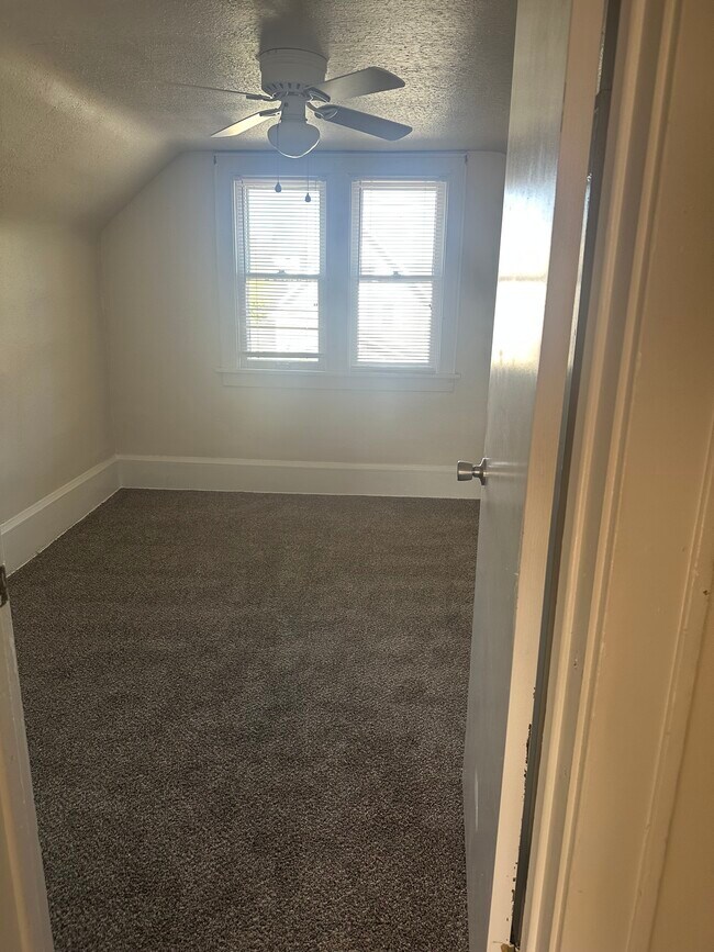 Building Photo - 134 Norwood St