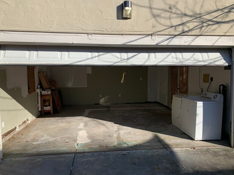 Building Photo - 244 S Parkwood Ave