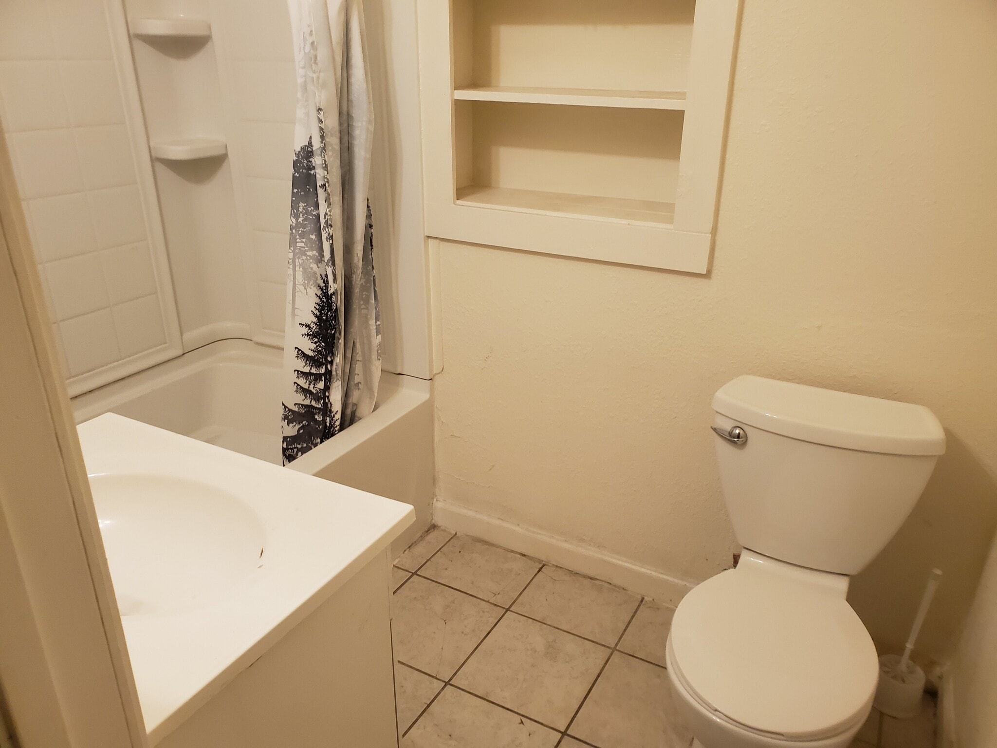 Building Photo - 700 N Lea St