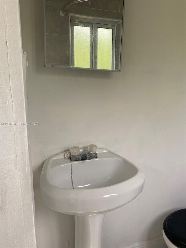 Building Photo - 1742 Ali Baba Ave