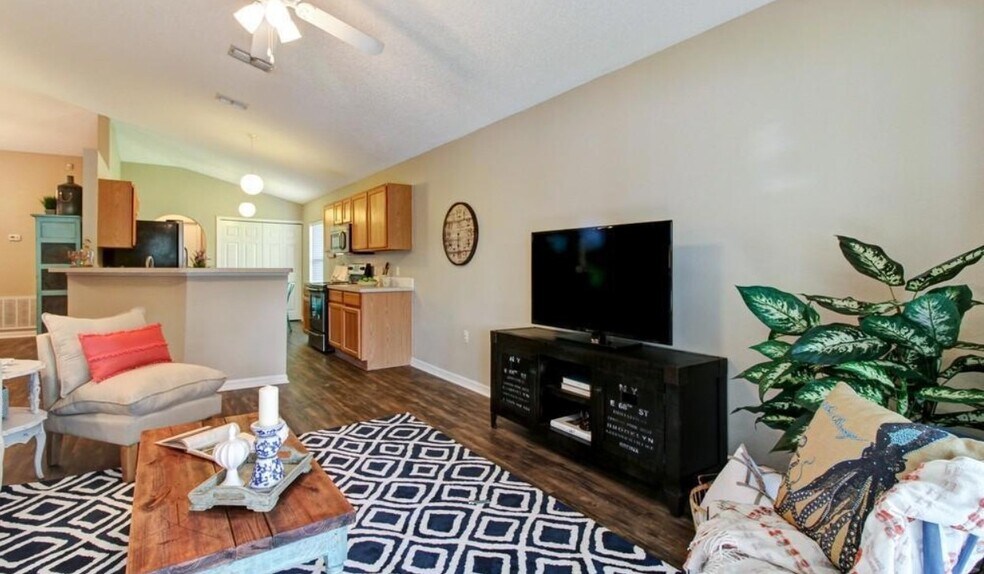 Building Photo - 90 Reeding Ridge Dr E