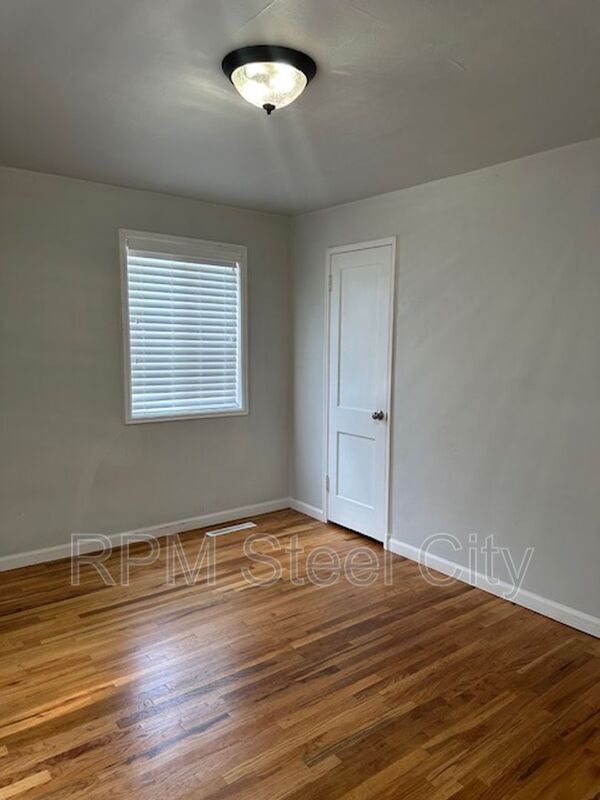 Building Photo - 2410 St Clair Ave.