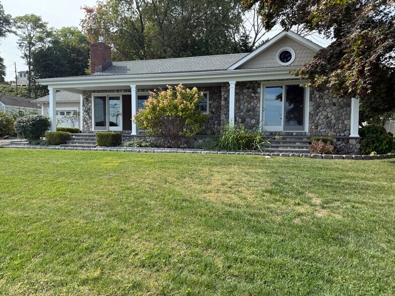 Front - 267 Weed Ave