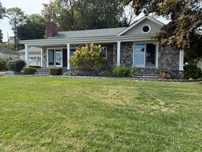 Building Photo - 267 Weed Ave