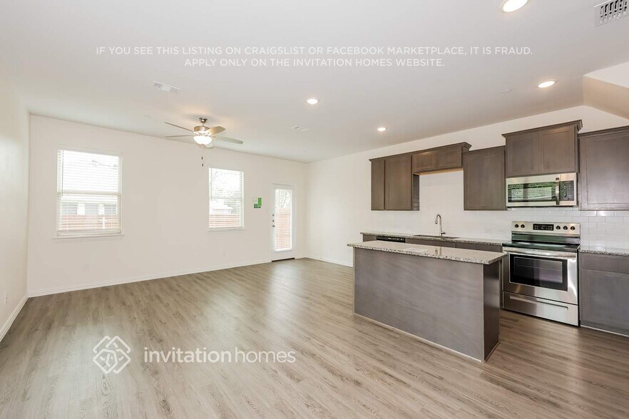 Building Photo - 731 Bonnet Trl