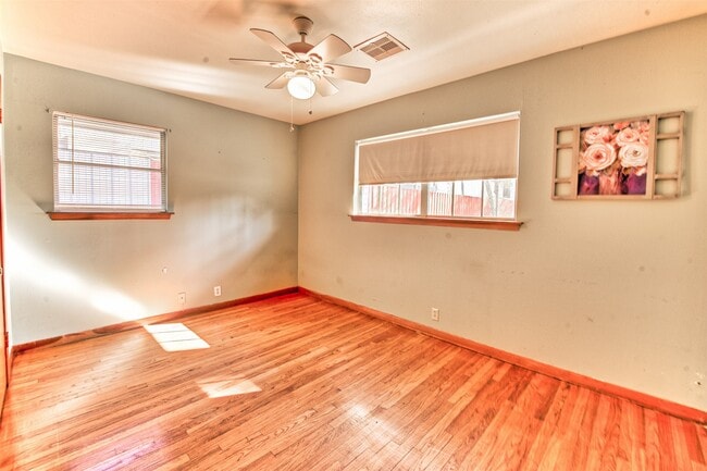 Building Photo - 918 Lehman St