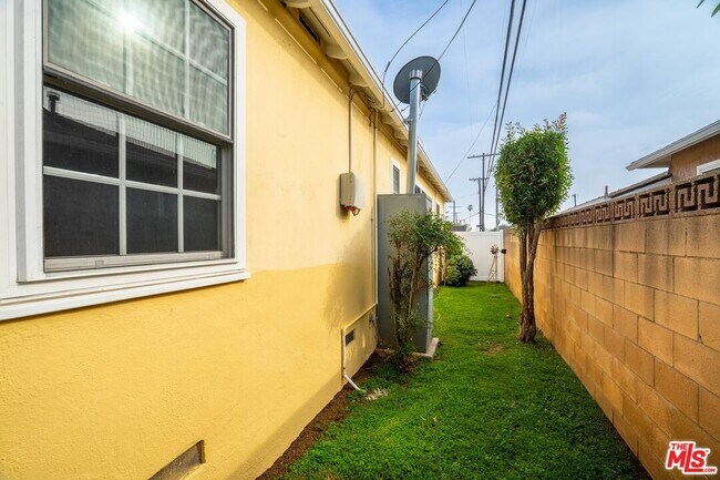 Building Photo - 12719 Rose Ave