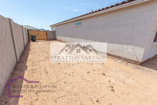 Building Photo - 2028 E Brooklyn Dr