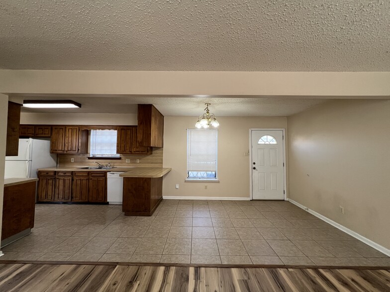 kitchen-dining - 203 Bourbon St