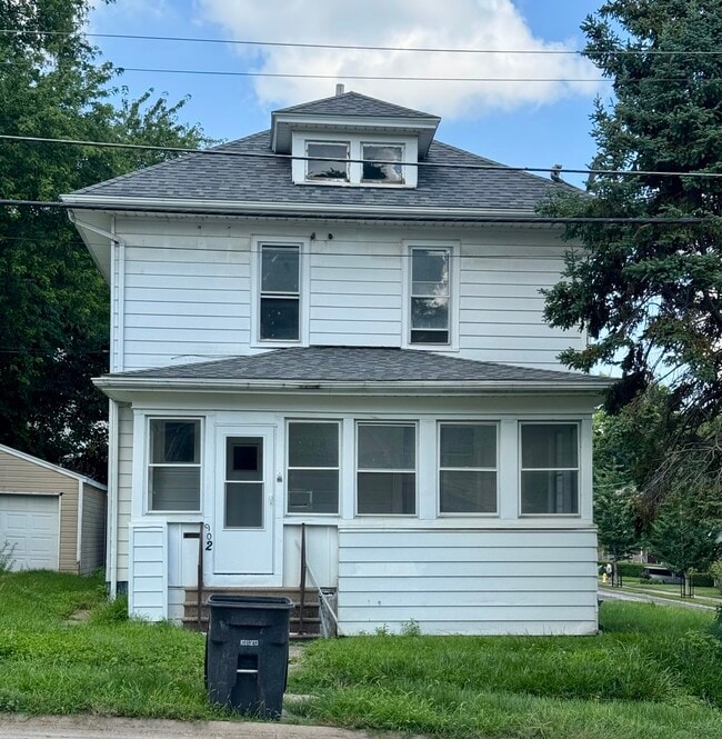 Building Photo - 902 44th St