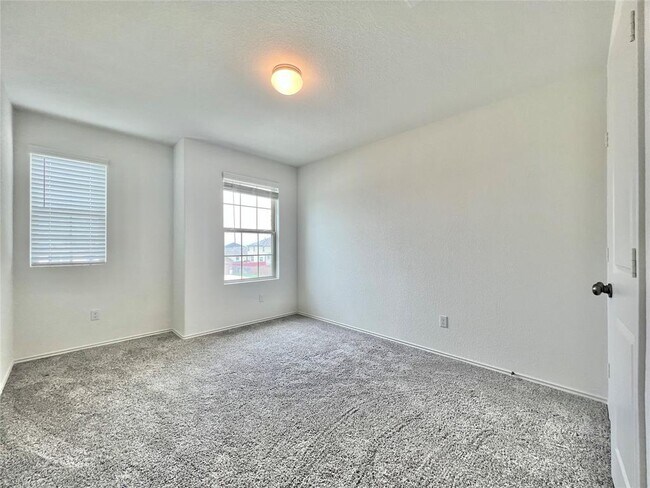 Building Photo - 6533 Strelitzia Cove