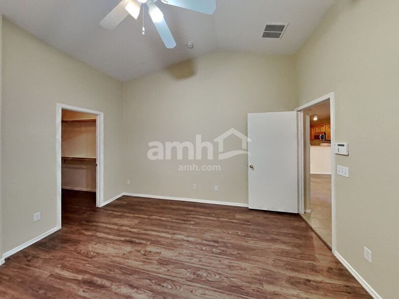 Building Photo - 13026 W Scotts Dr