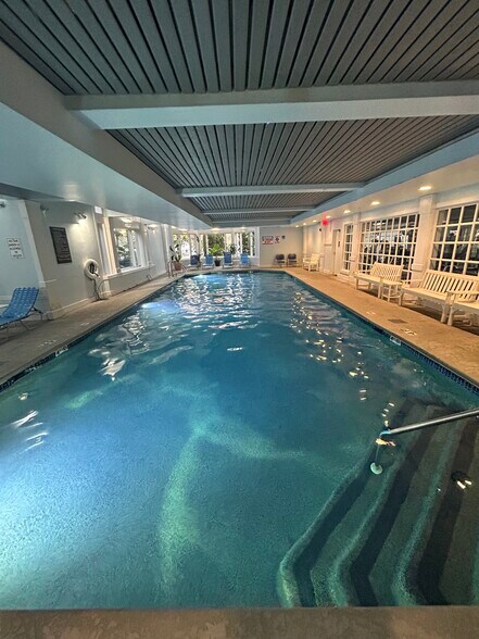 Building Photo - 1525 Boston Post Rd