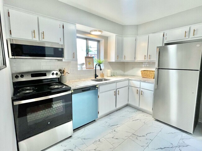 Building Photo - 5445 Chippewa St