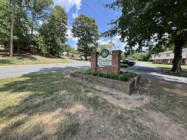 Building Photo - 1343 N 6th St