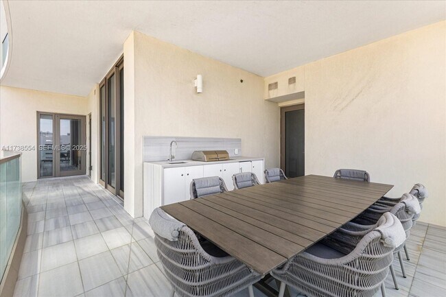 Building Photo - 17901 Collins Ave