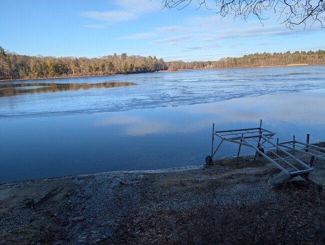 Building Photo - 27 Carrier Ln