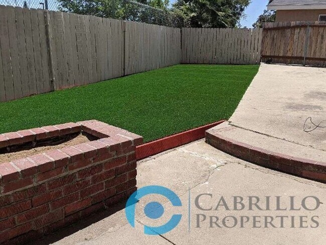 Building Photo - 5077 Art St