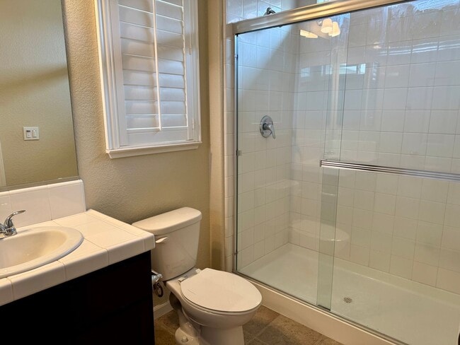 Building Photo - Spacious 4 Bedroom 3 1/2 Bath Home Available Now