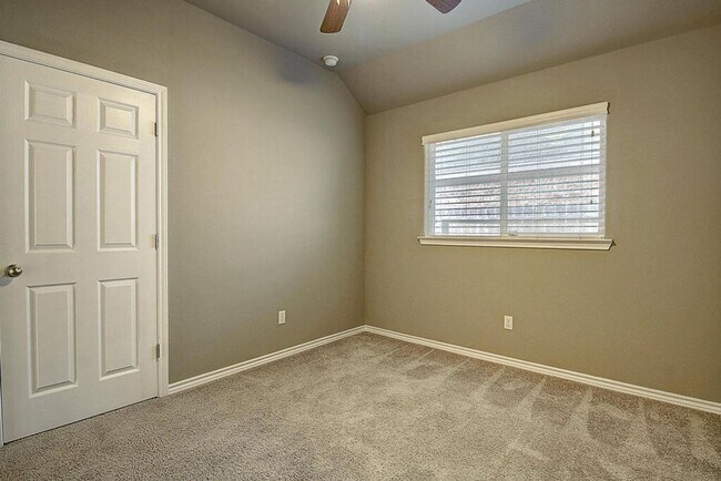 Building Photo - 7637 Cattlemen Dr