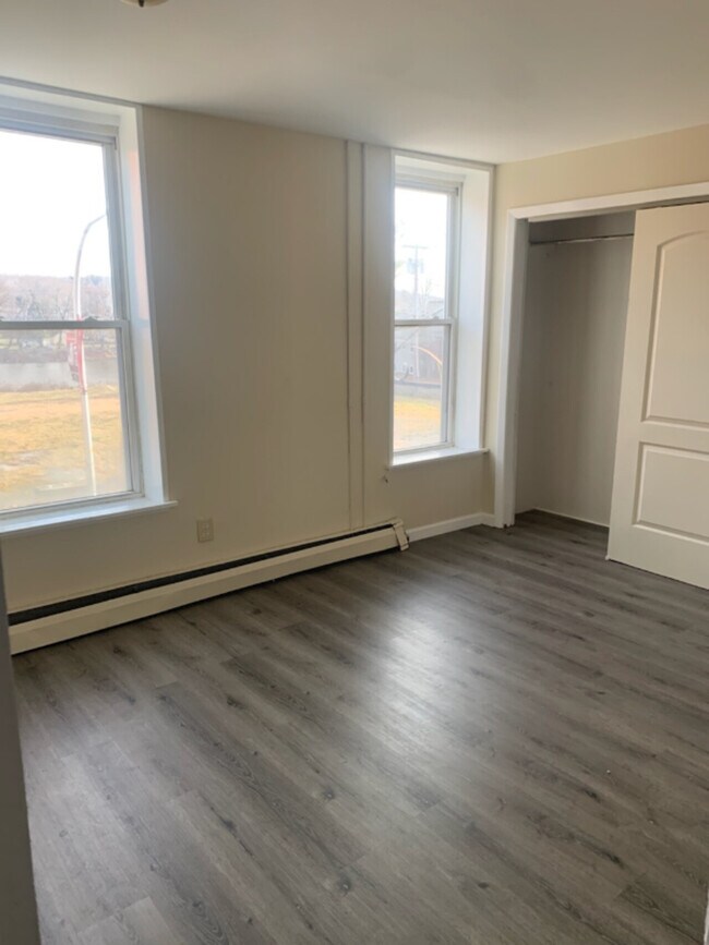 Building Photo - 87 N. Main St