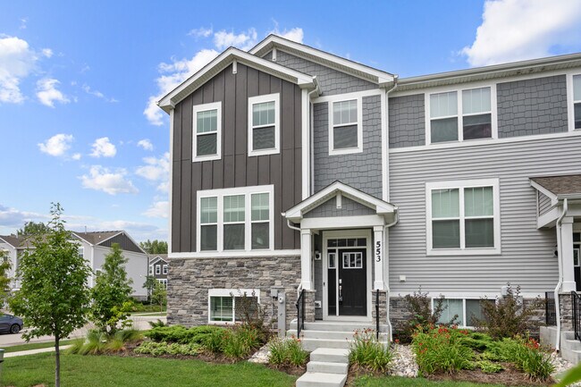 Building Photo - 553 Wolverine Dr