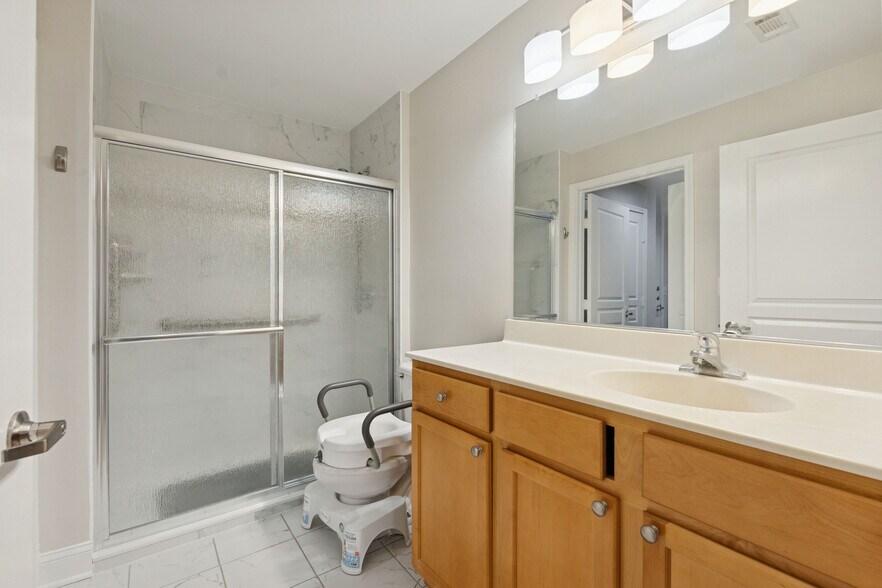 Remodeled bath in 2025 - 12000 Market St
