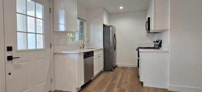 Building Photo - 10435 Ashton Ave