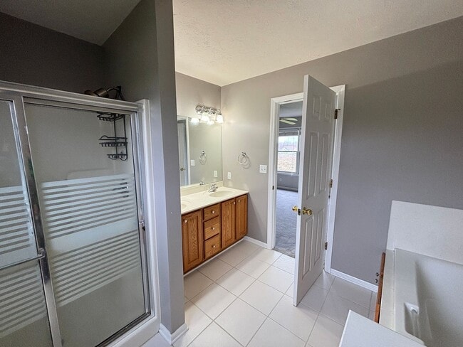 Building Photo - 4-bedroom, 2.5 bathroom unfurnished home in Saint Joseph