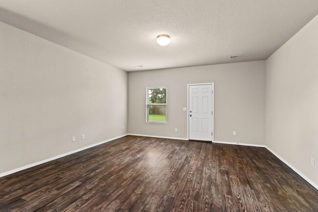 Building Photo - Beautiful home Located in desirable west F...