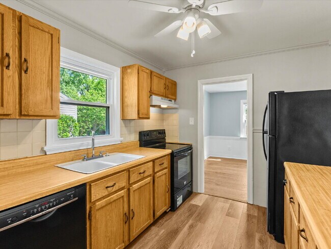 Building Photo - 7602 Woodman Rd