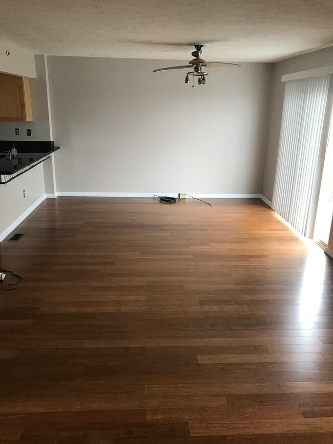 Building Photo - 106 Cathedral Ct