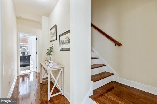 Building Photo - 103 Front St