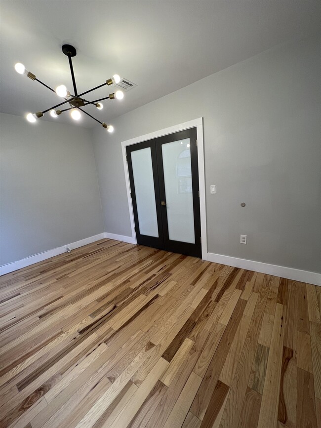 Building Photo - 12 Ivy Pl